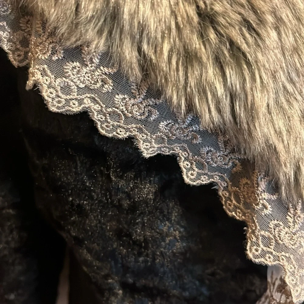 By Joseph black crush fabric with faux fur trim and lace detail jacket size L - Picture 5 of 8